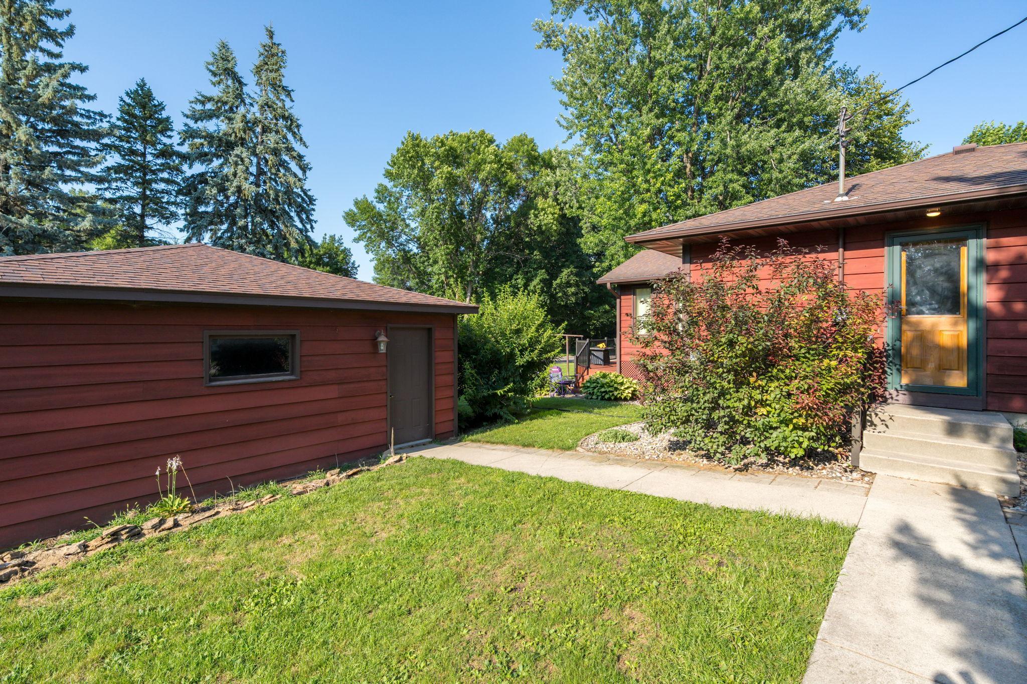 38-web-or-mls-210-walnut-ave.jpg