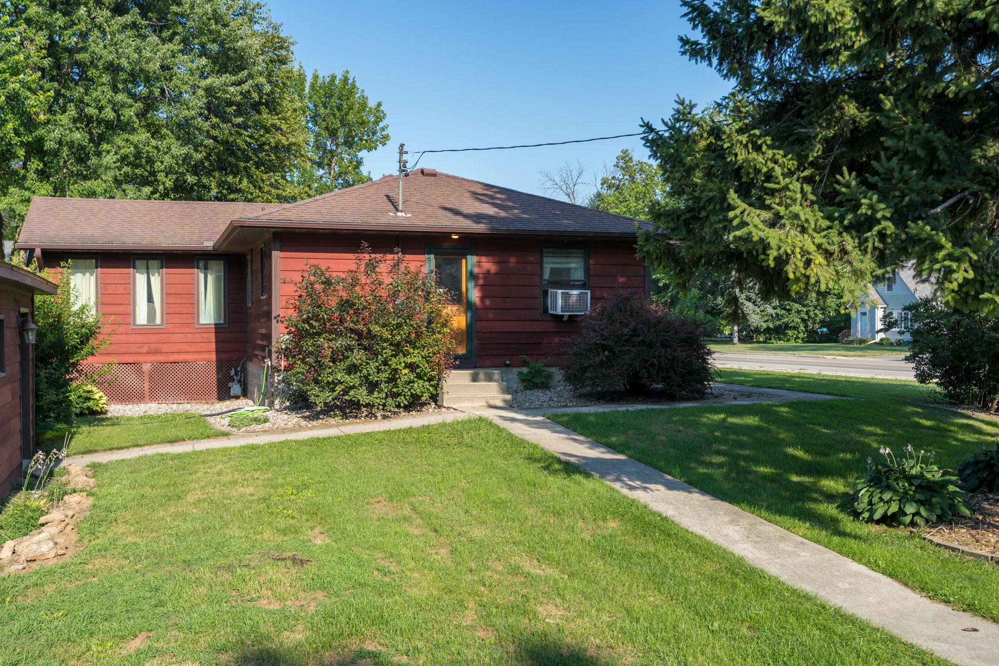 36-web-or-mls-210-walnut-ave.jpg