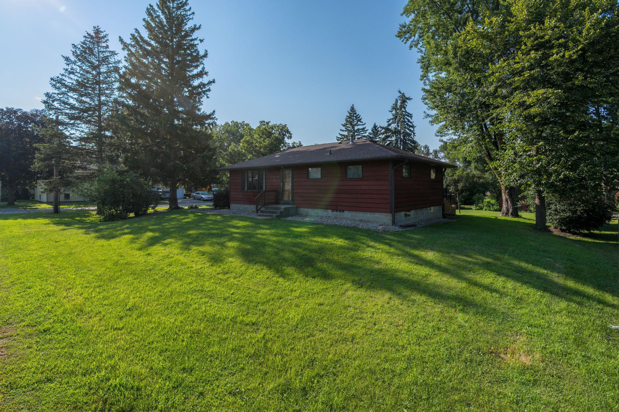 1-web-or-mls-210-walnut-ave.jpg