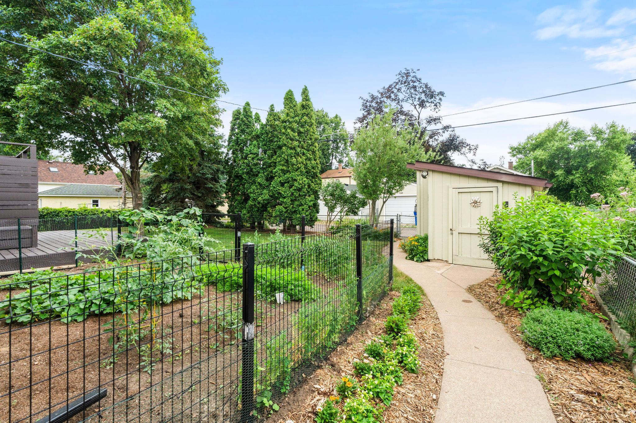 87-web-or-mls-1347 Mackubin St-87.jpg