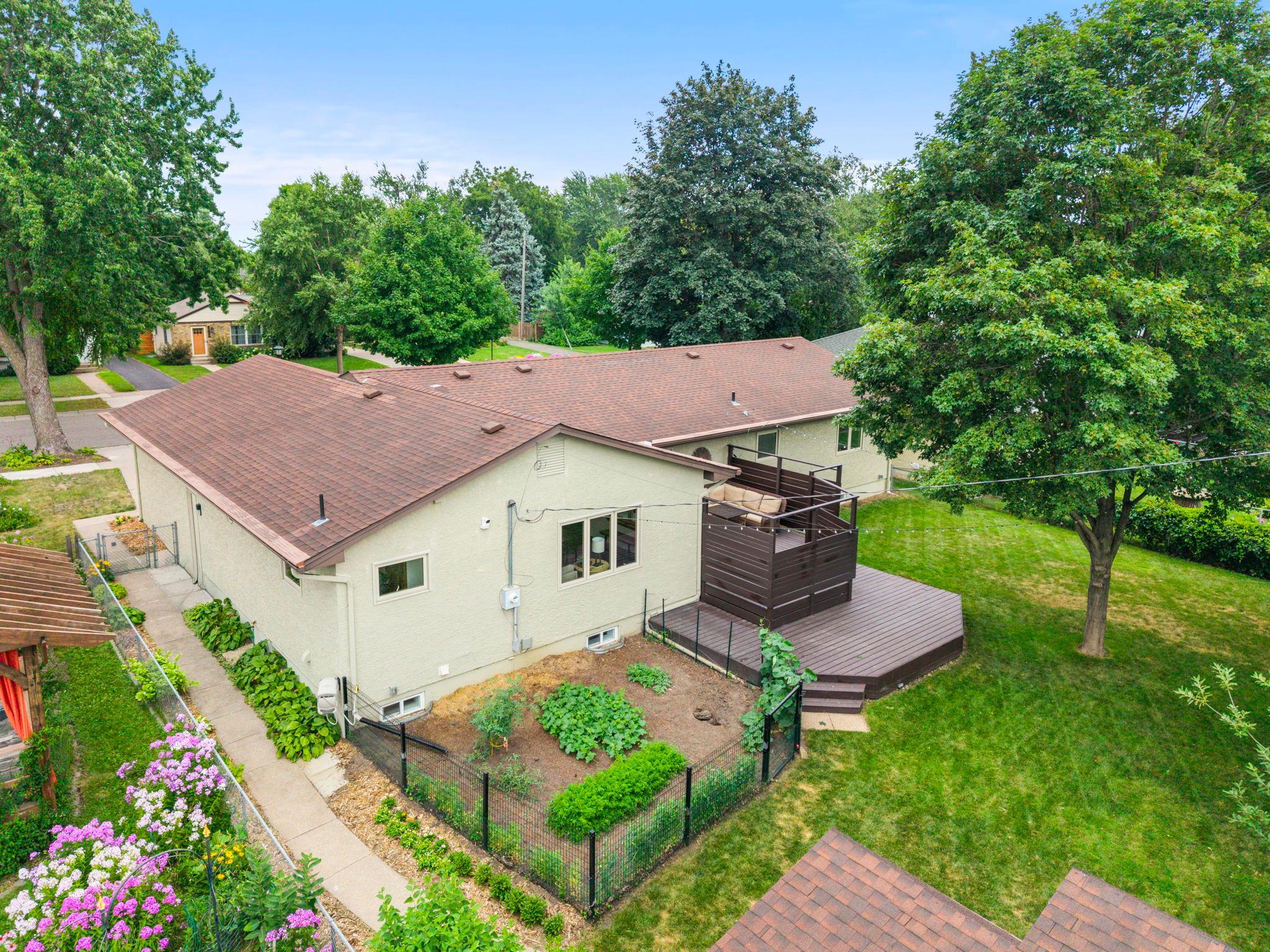 81-web-or-mls-1347 Mackubin St-15.jpg