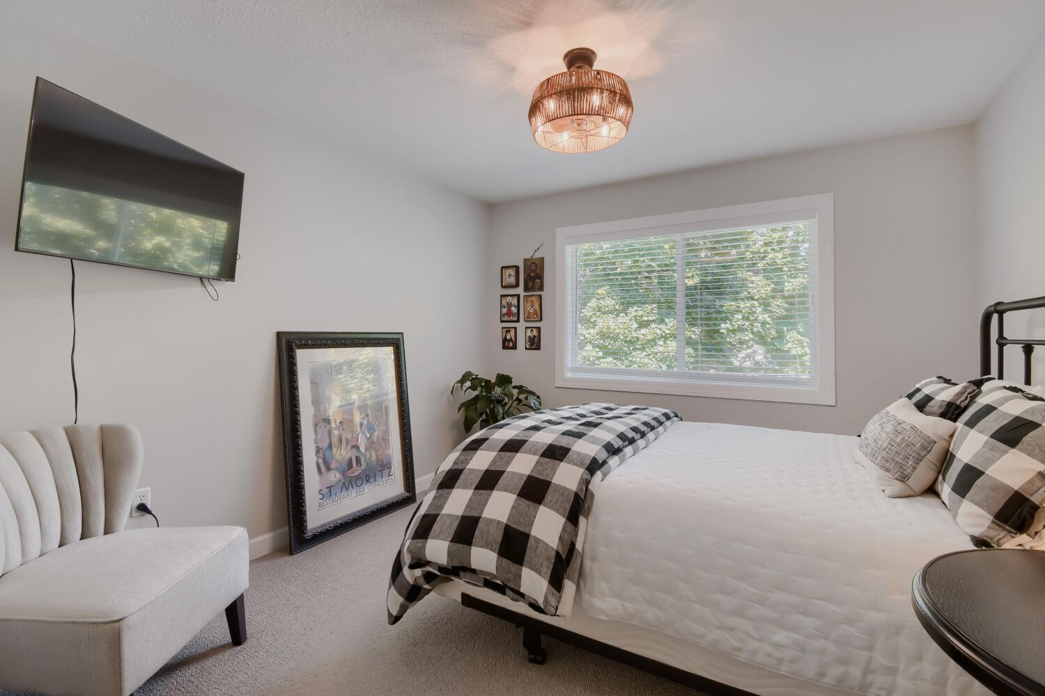 Spacious primary bedroom.