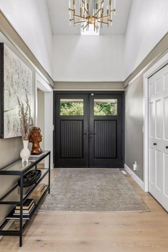 6 Spring Farm Lane, North Oaks, MN 55127