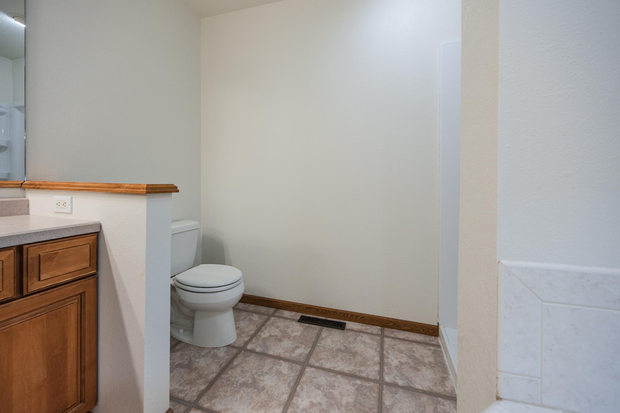 UL Primary Bathroom