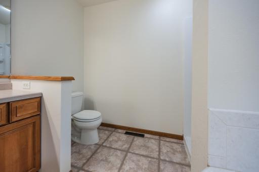 UL Primary Bathroom