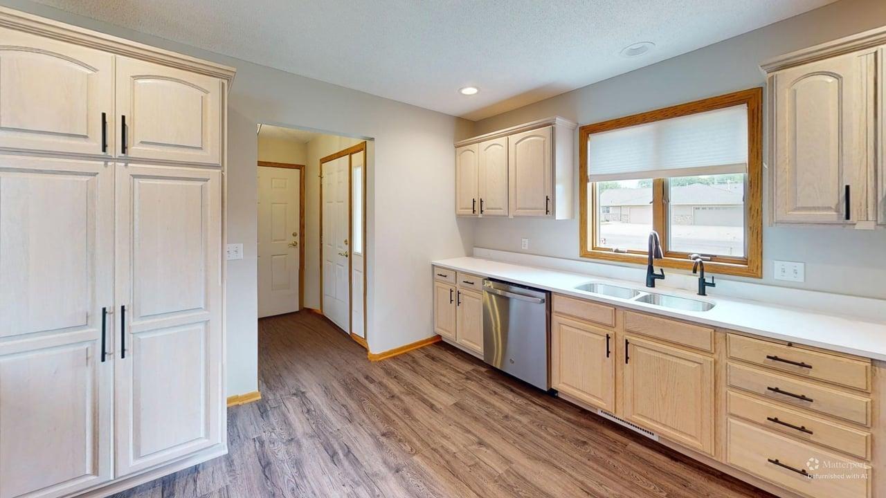 Kitchen w new quartz counter tops