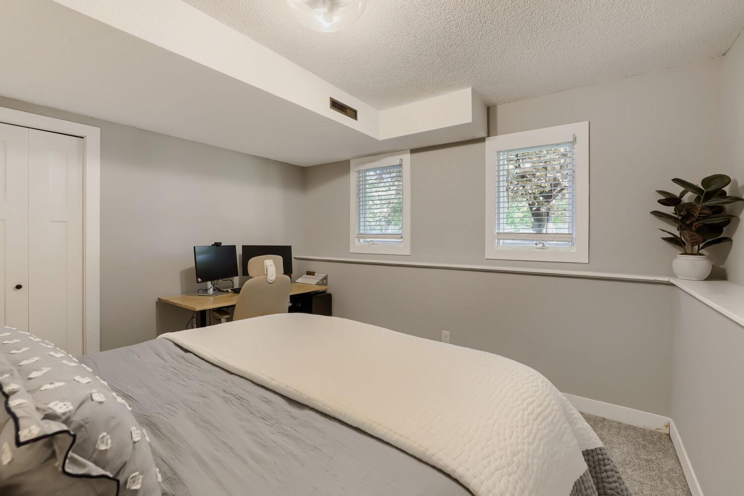 503 Highland Dr - Web Quality - 022 - 22 Bedroom.jpg