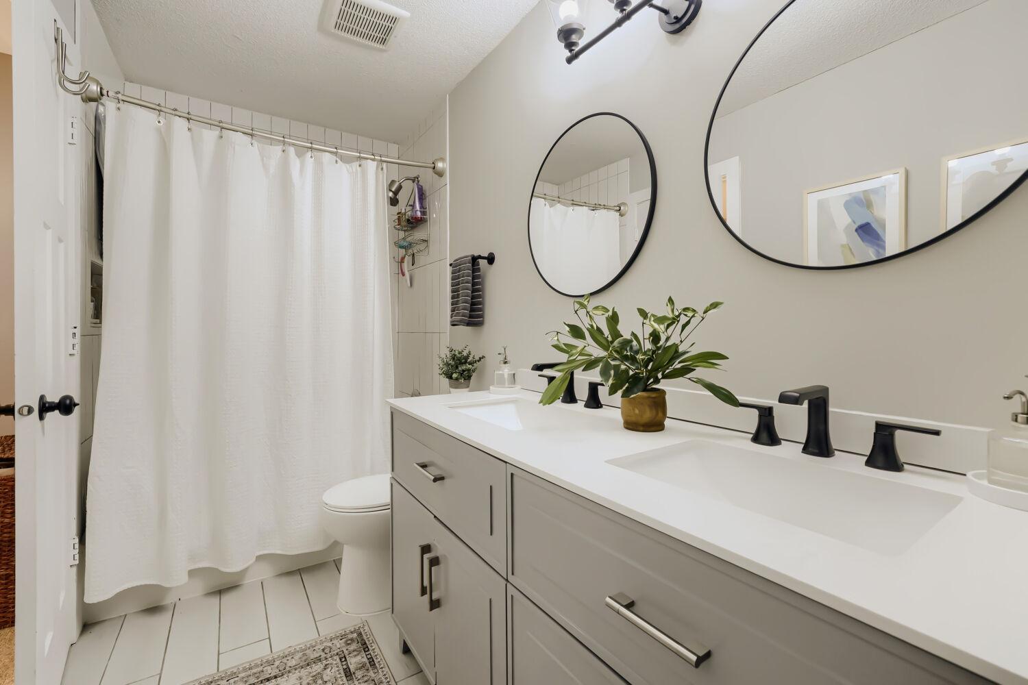 503 Highland Dr - Web Quality - 020 - 20 Primary Bathroom.jpg