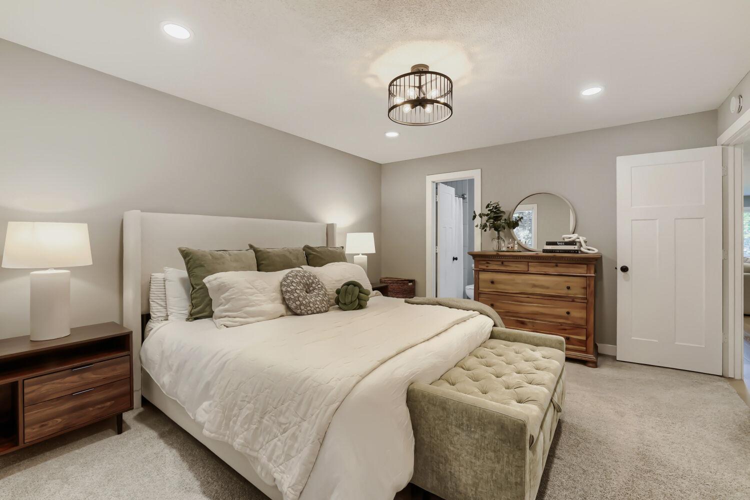 503 Highland Dr - Web Quality - 019 - 19 Primary Bedroom.jpg