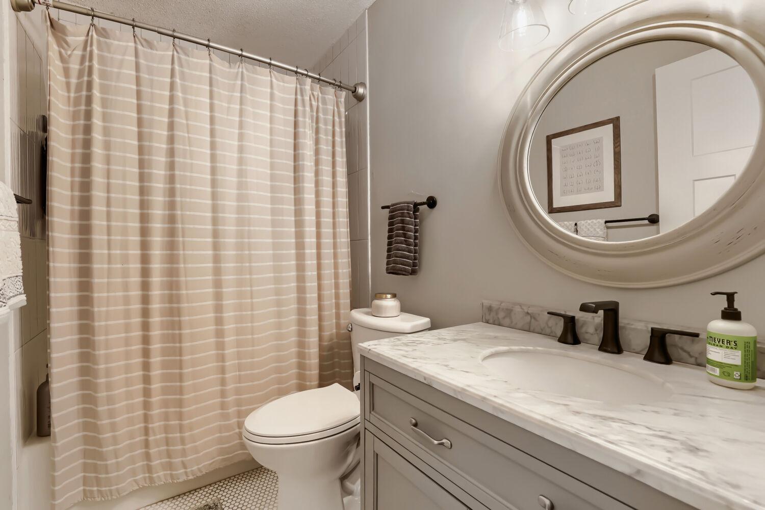 503 Highland Dr - Web Quality - 012 - 12 Family Room.jpg
