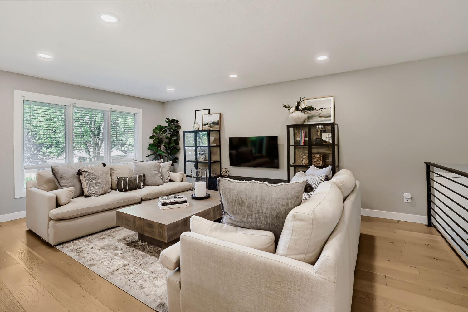 503 Highland Dr - Web Quality - 004 - 04 Living Room.jpg