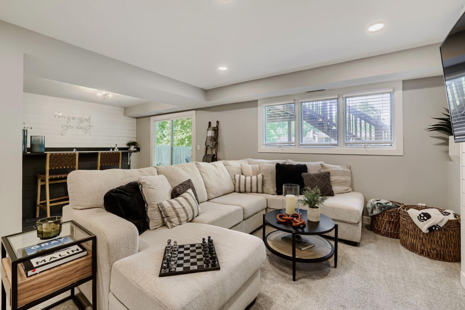 503 Highland Dr - Web Quality - 014 - 14 Family Room.jpg