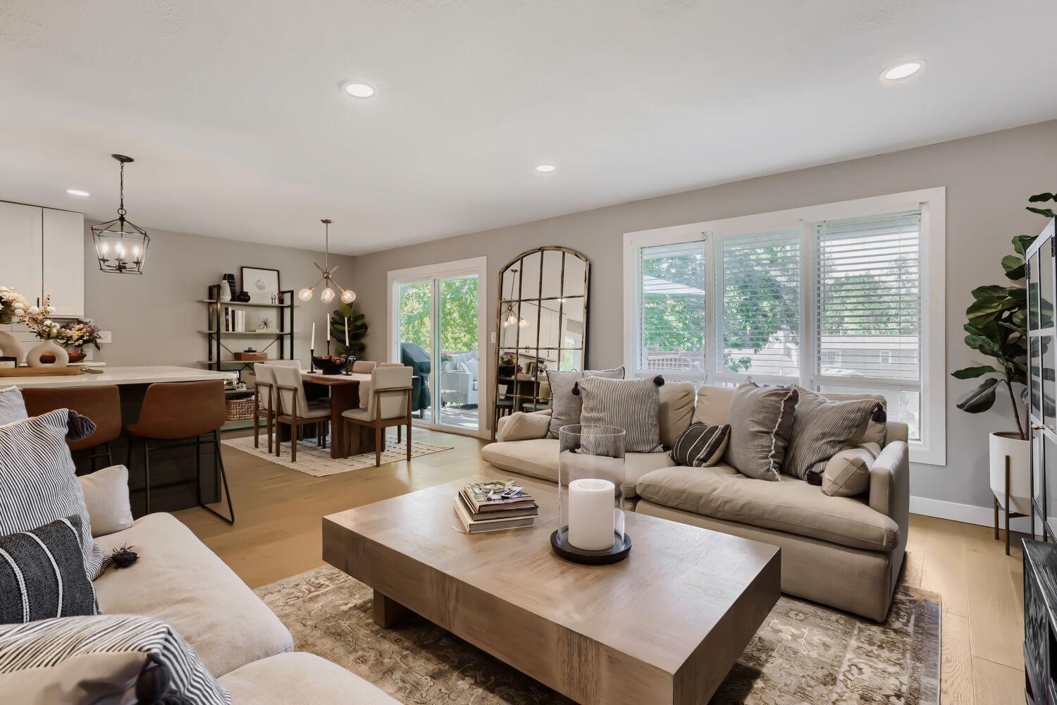 503 Highland Dr - Web Quality - 006 - 06 Living Room.jpg