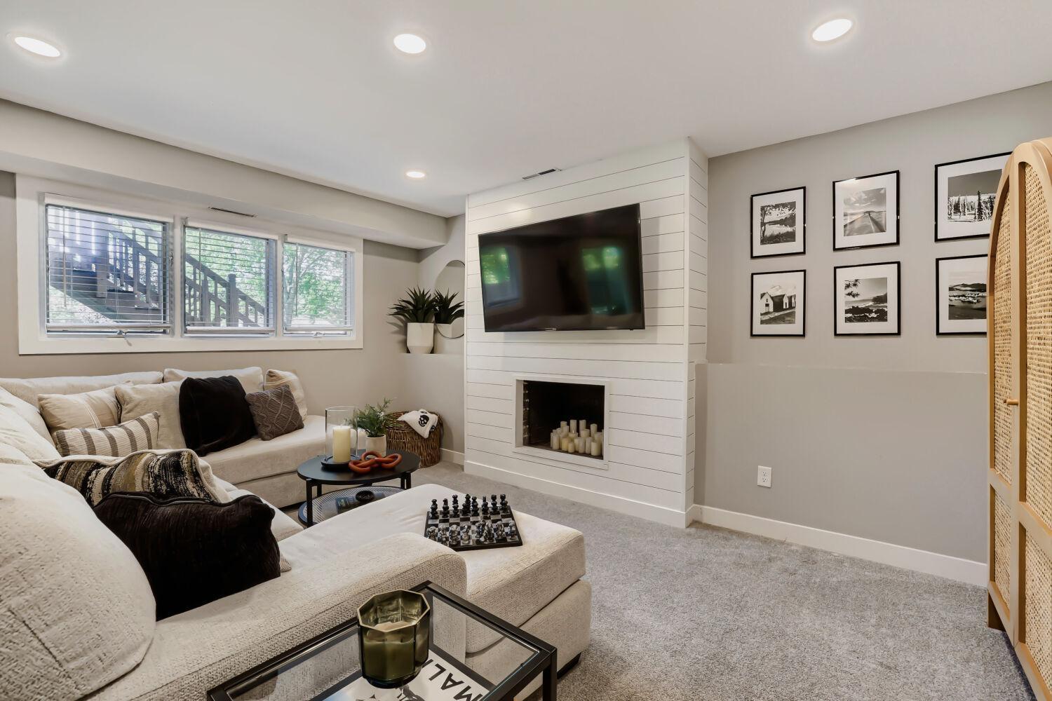 503 Highland Dr - Web Quality - 013 - 13 Family Room.jpg