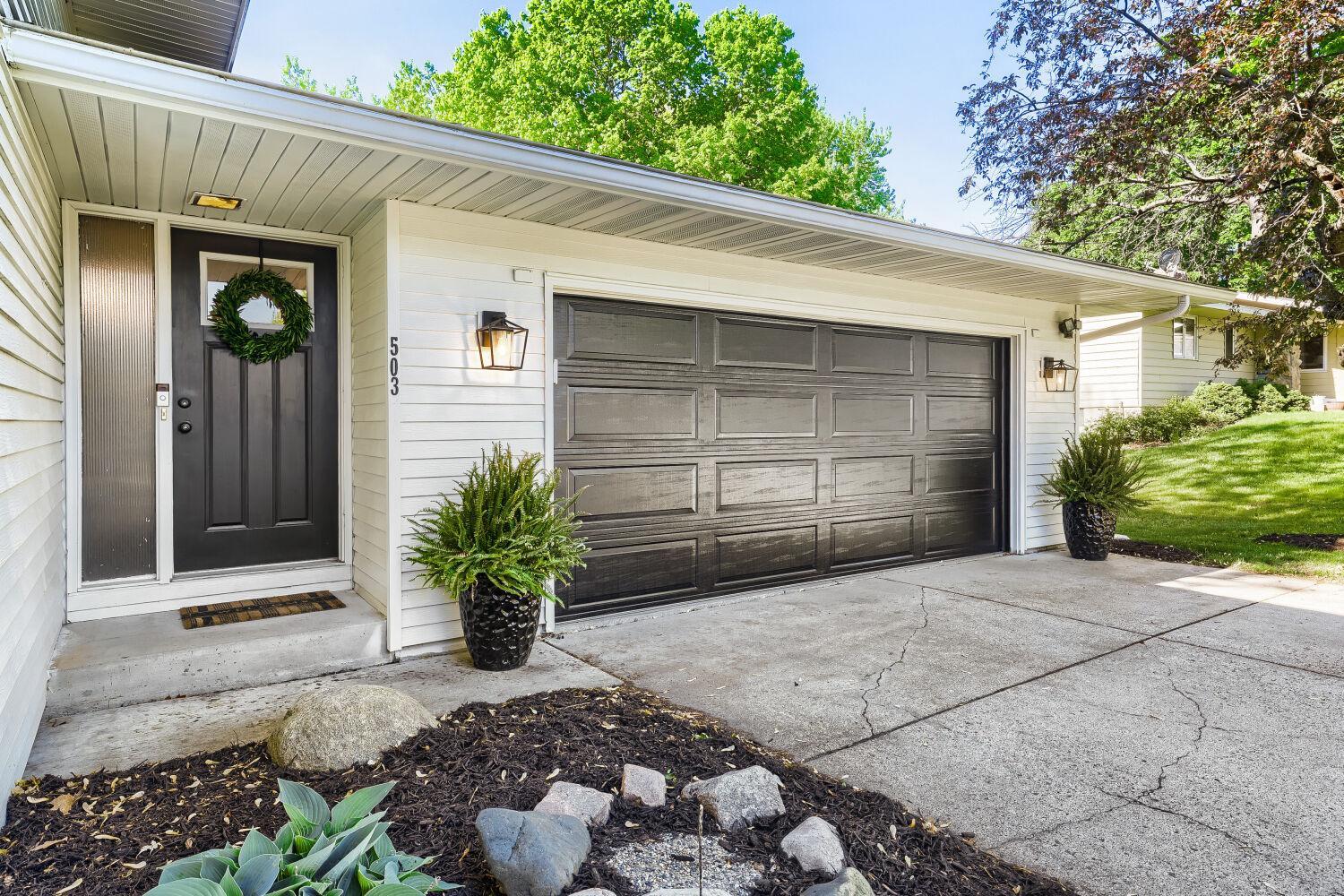 503 Highland Dr - Web Quality - 001 - 01 Exterior Front.jpg