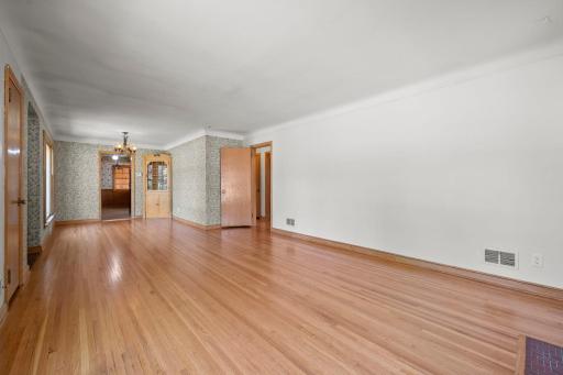 Same photo without virtual staging