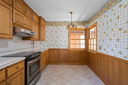 Eat-in kitchen space