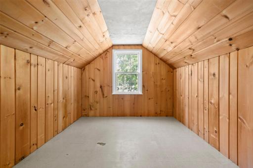 Same photo without virtual staging