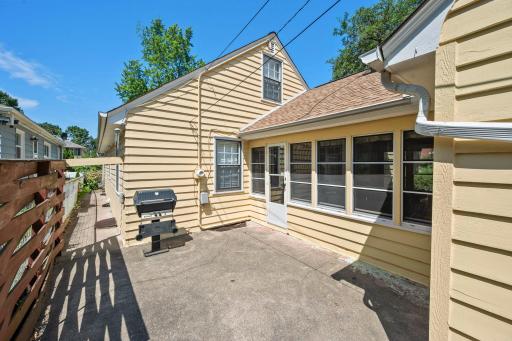 Rear patio with built-in gas grill