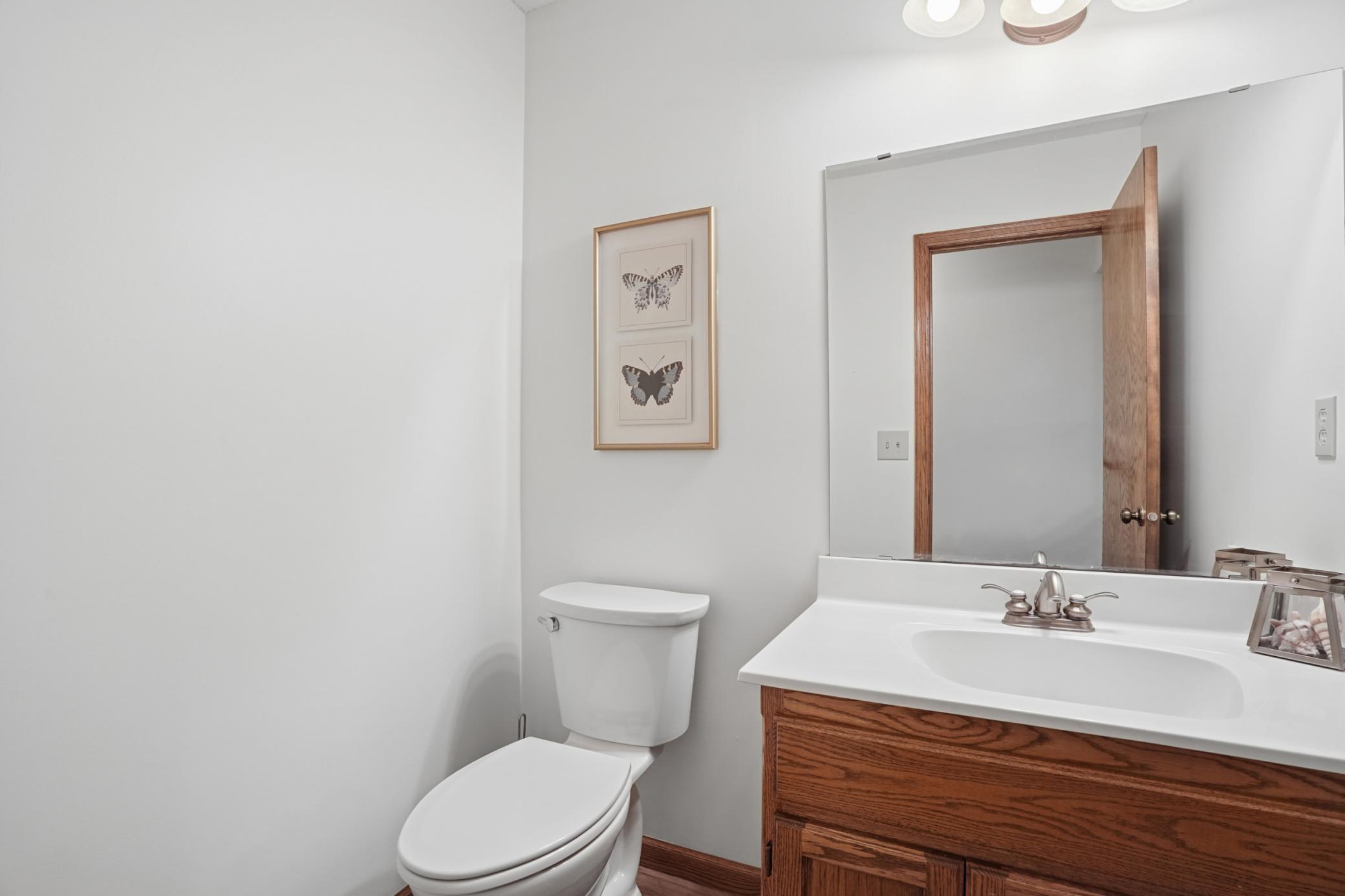 main floor 1/2 bath