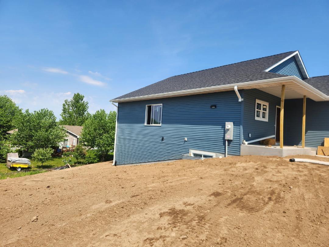 206 Blackhawk Dr