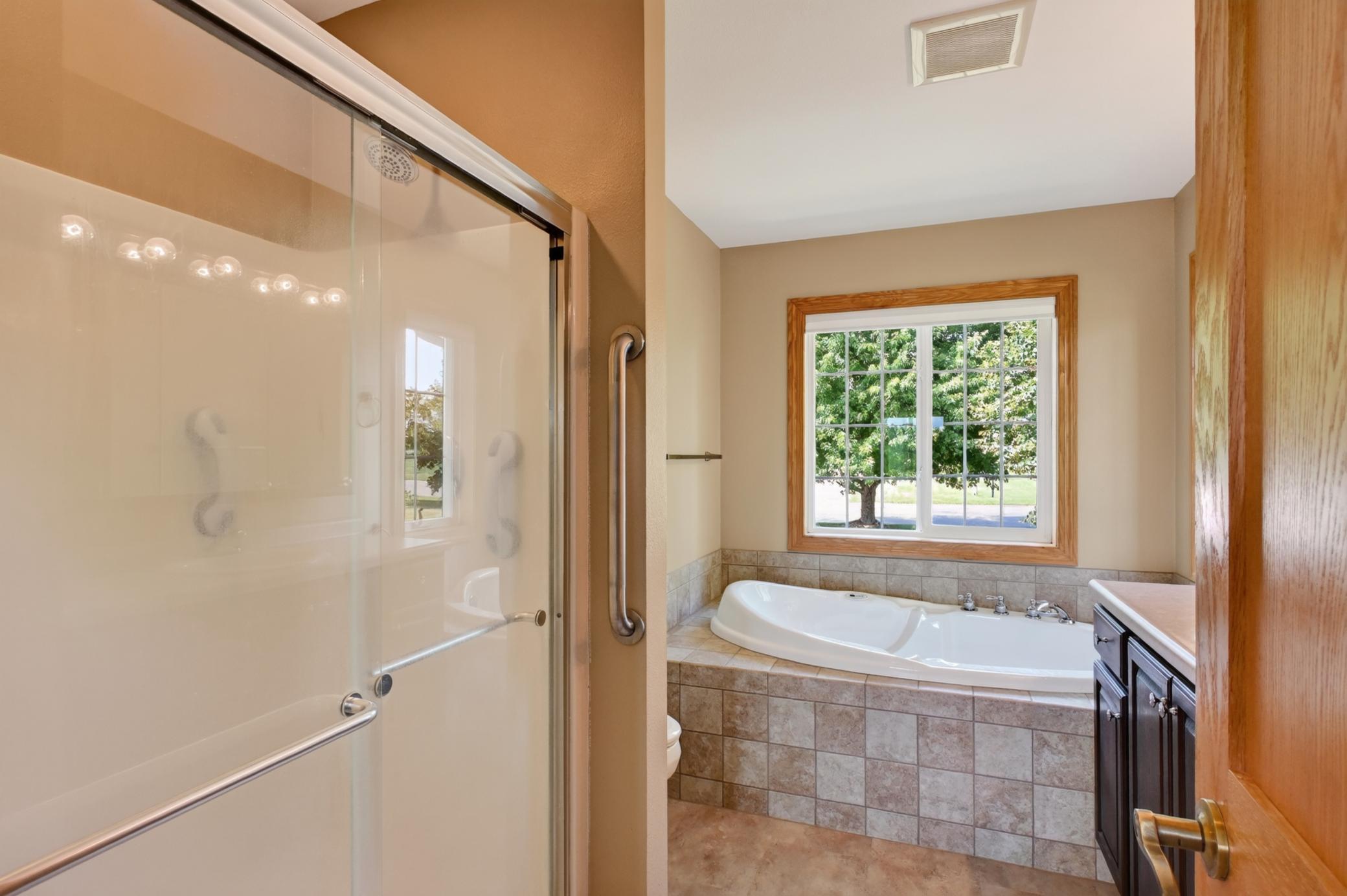 Separate Tub/ Shower