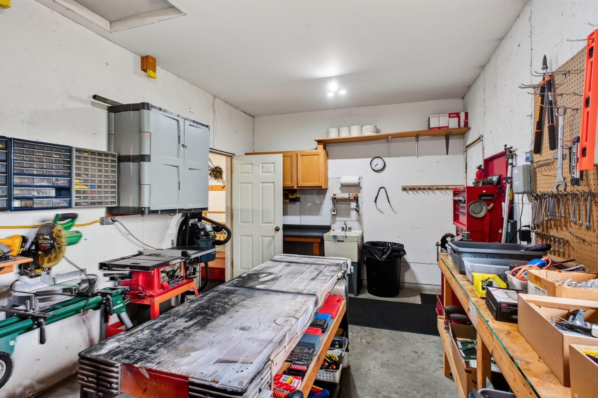 Work Shop with sink