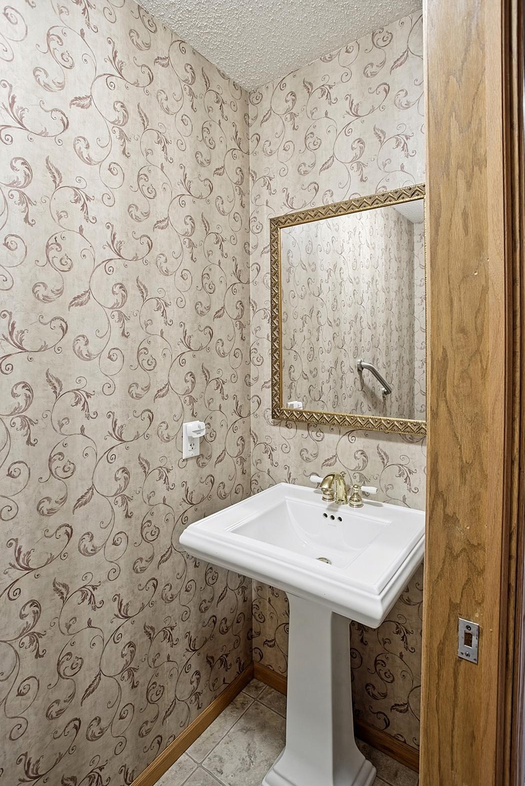 1/2 Bath