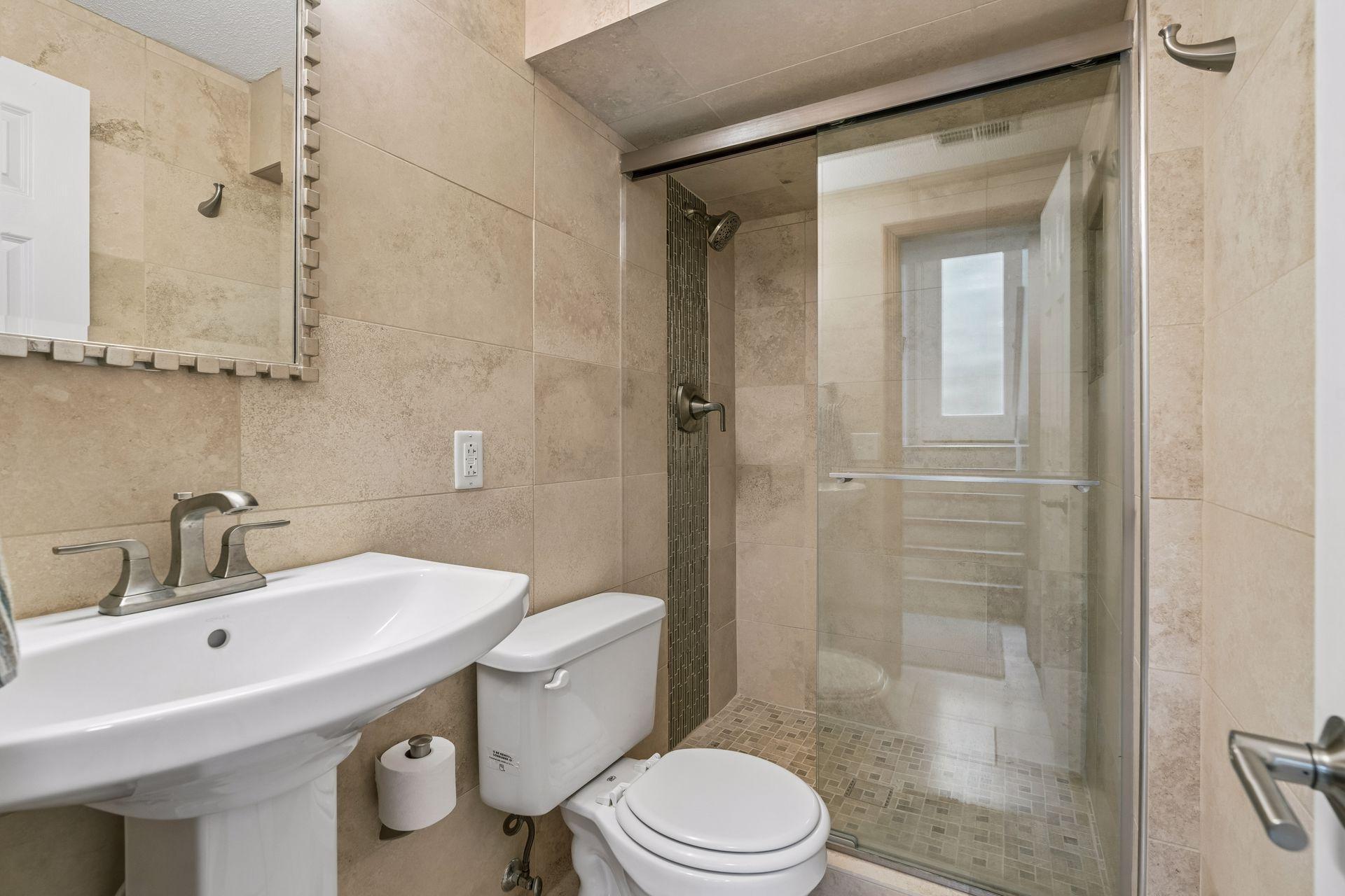 Lower level 3/4 bath