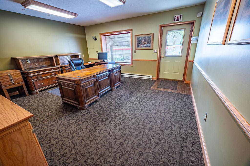 359 Main - 17x14 Office