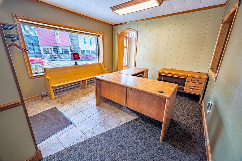 359 Main - 17x13 Reception Area w/large window