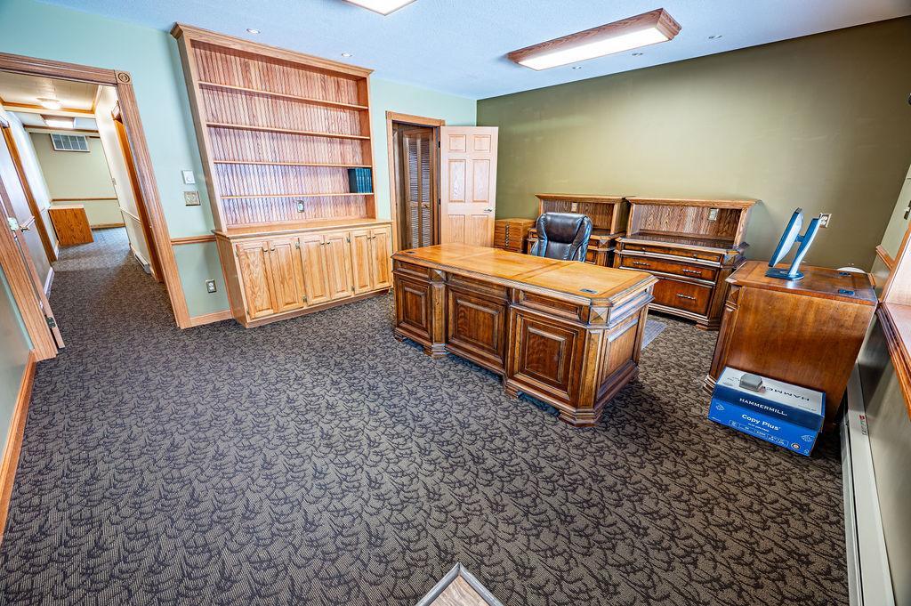 359 Main - 17x14 Office w/Built-ins
