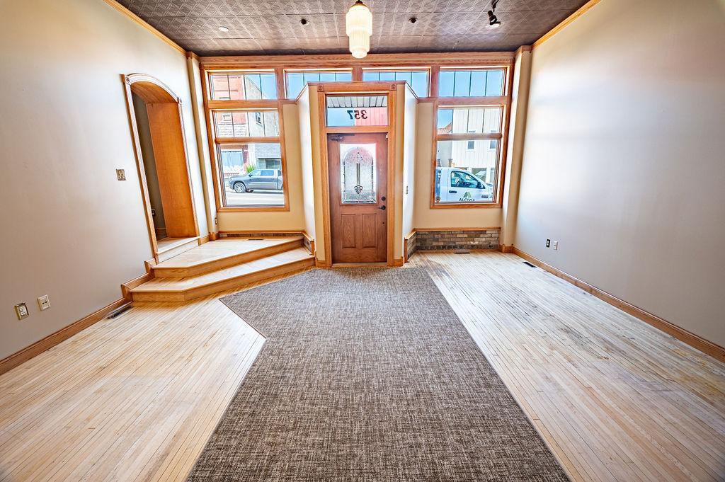 357 Main - 18x17 Reception Entrance