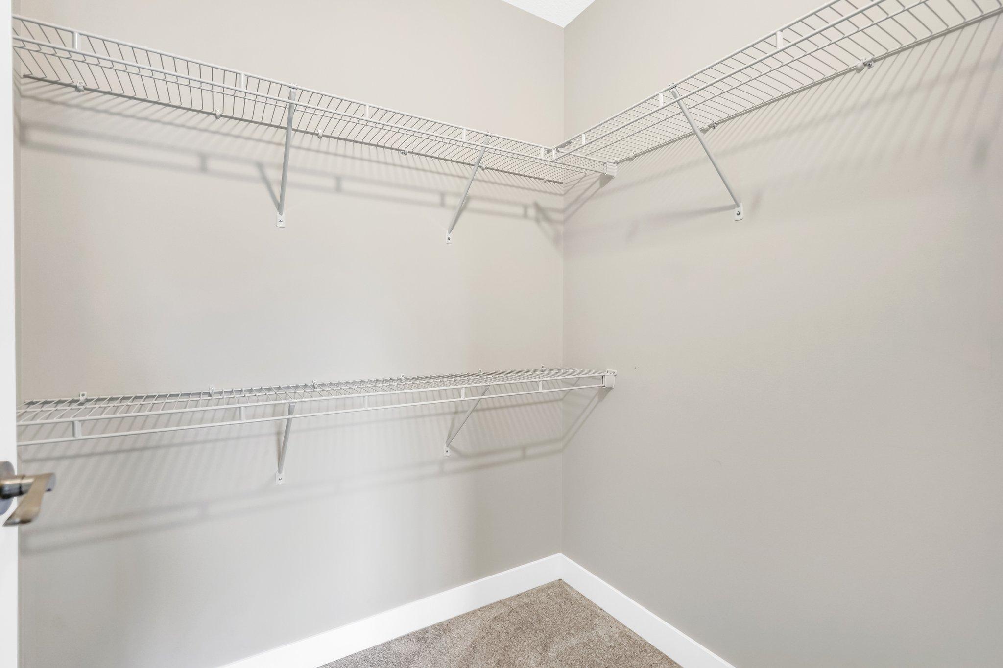Master Bedroom Walkin Closet