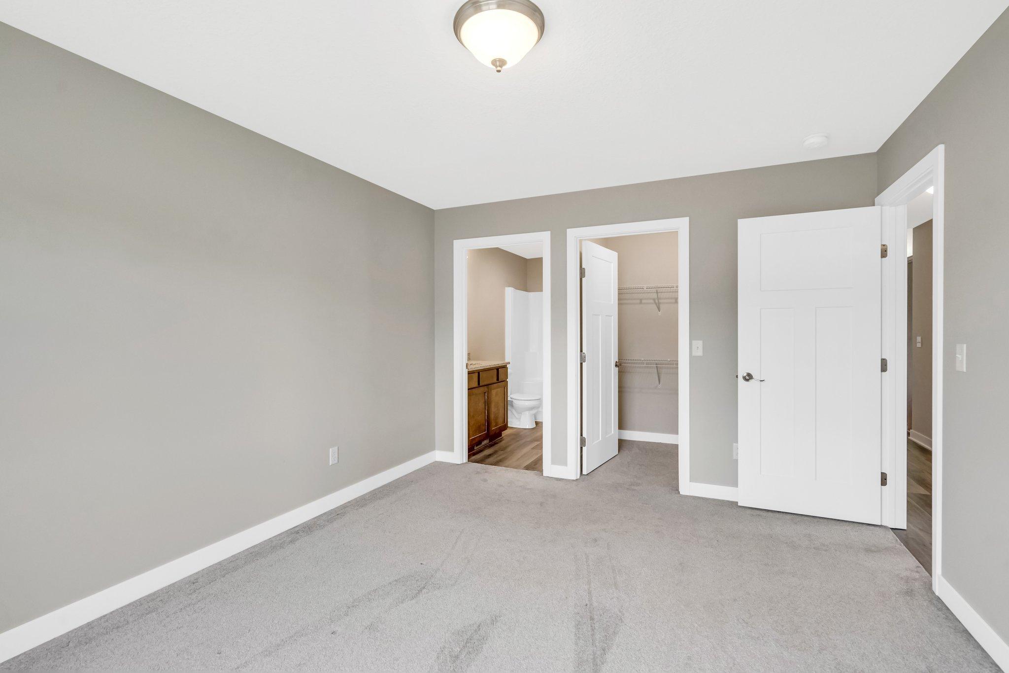 Master Bath & Walkin Closet