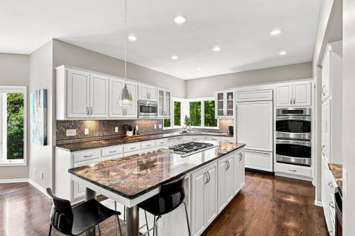 856 Great Oaks Trail, Eagan, MN 55123