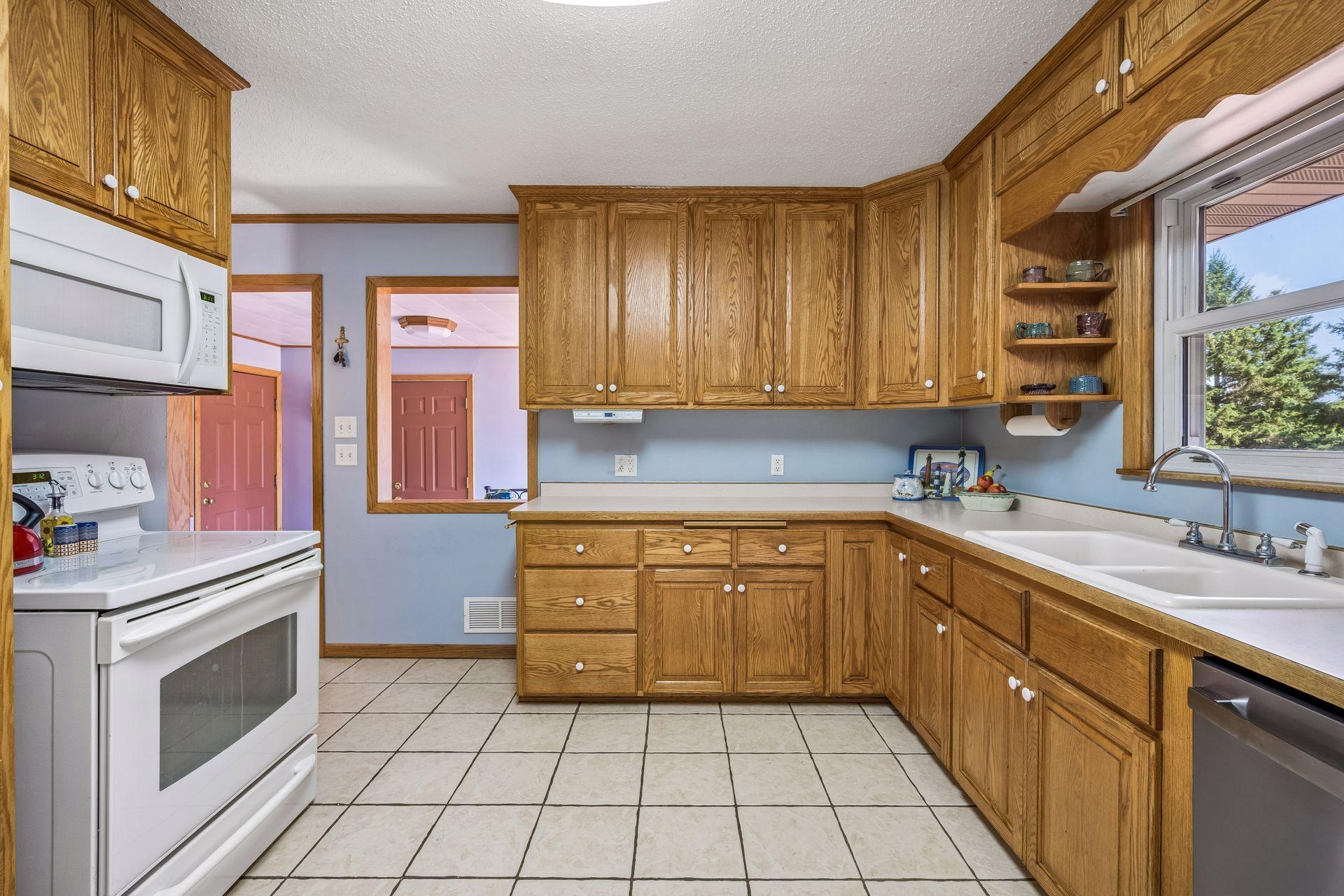 Kitchen reverse angle