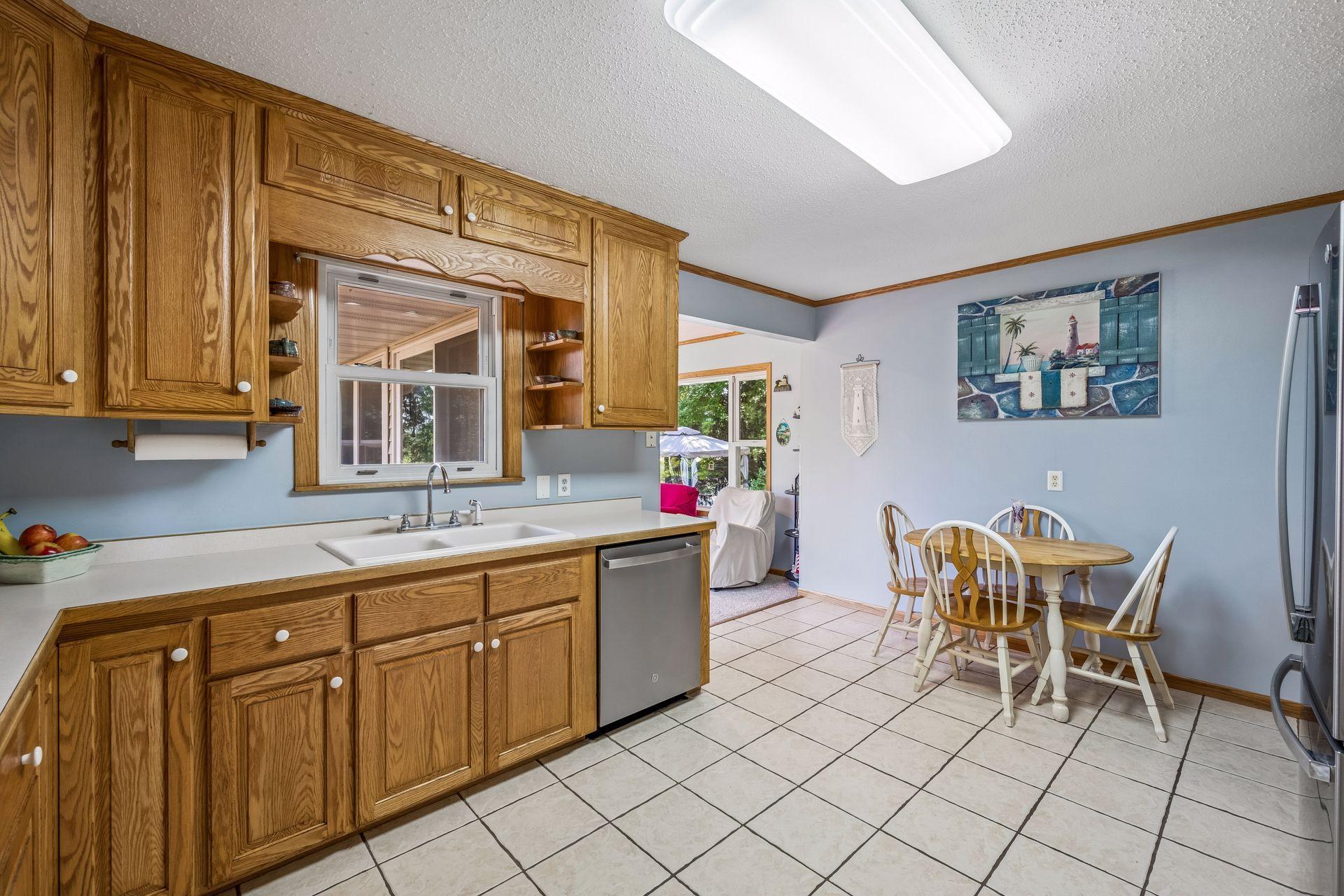 Kitchen with eat-in dining area