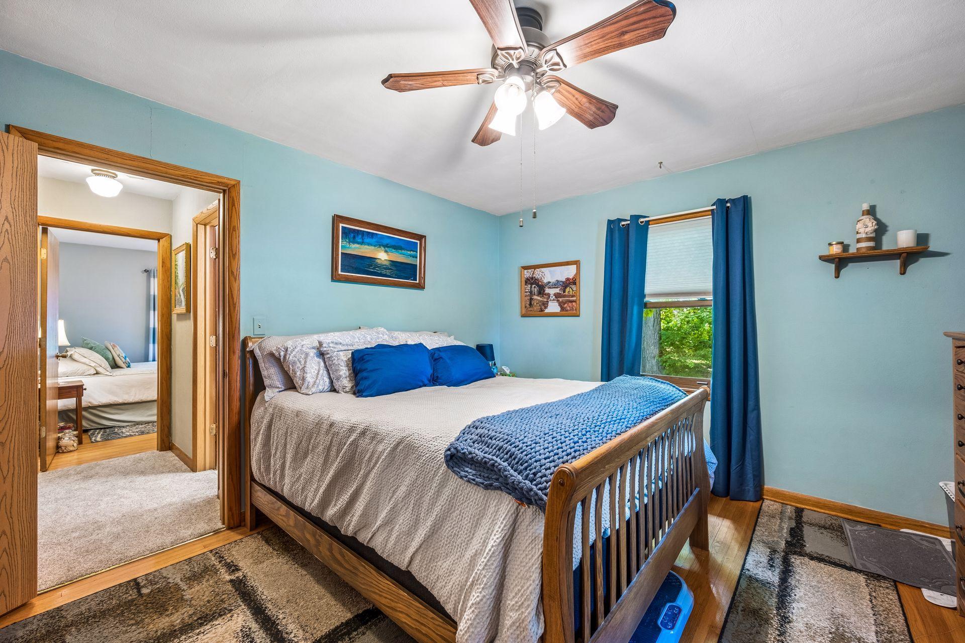 Bedroom reverse angle