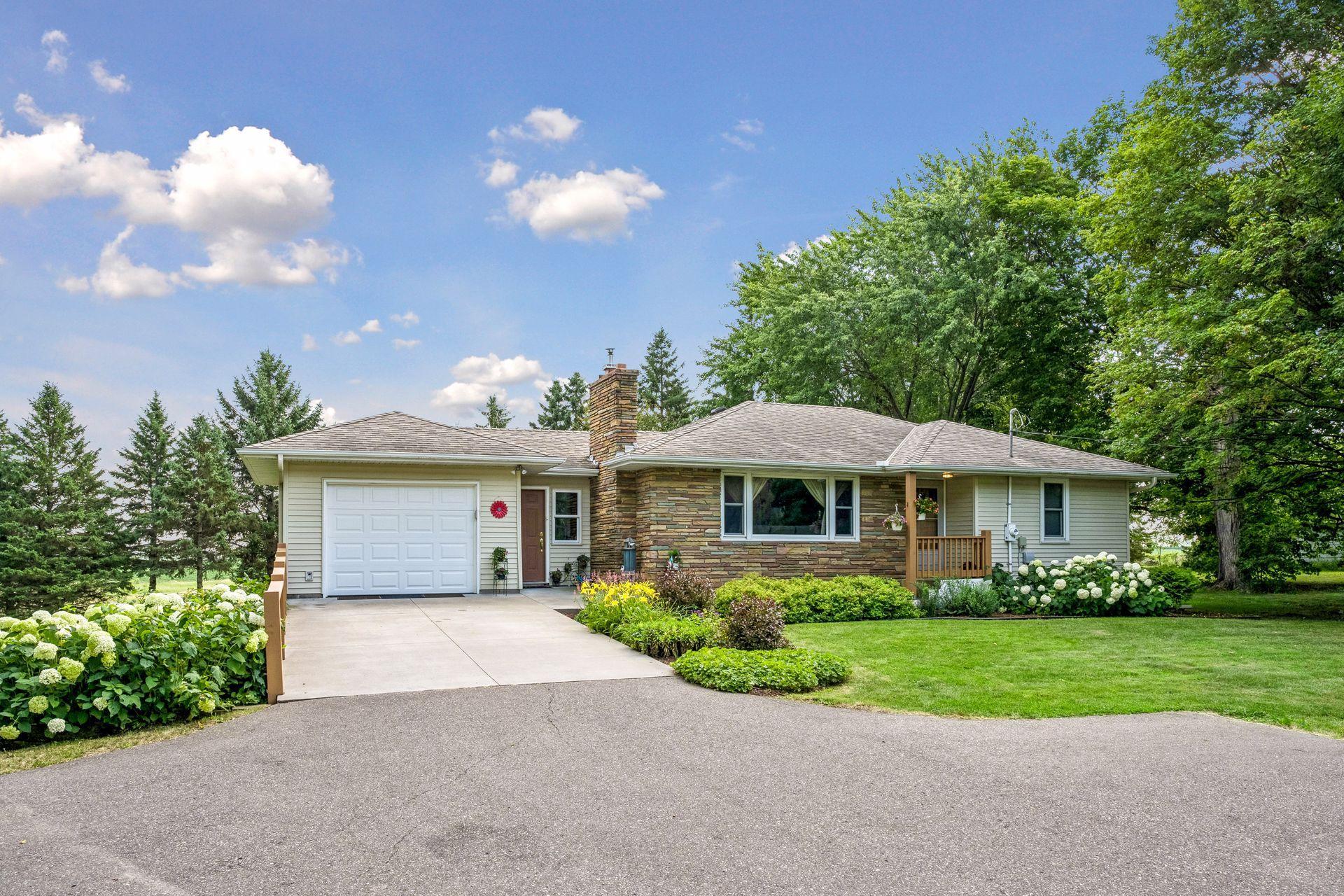 Beautifully landscaped yard!