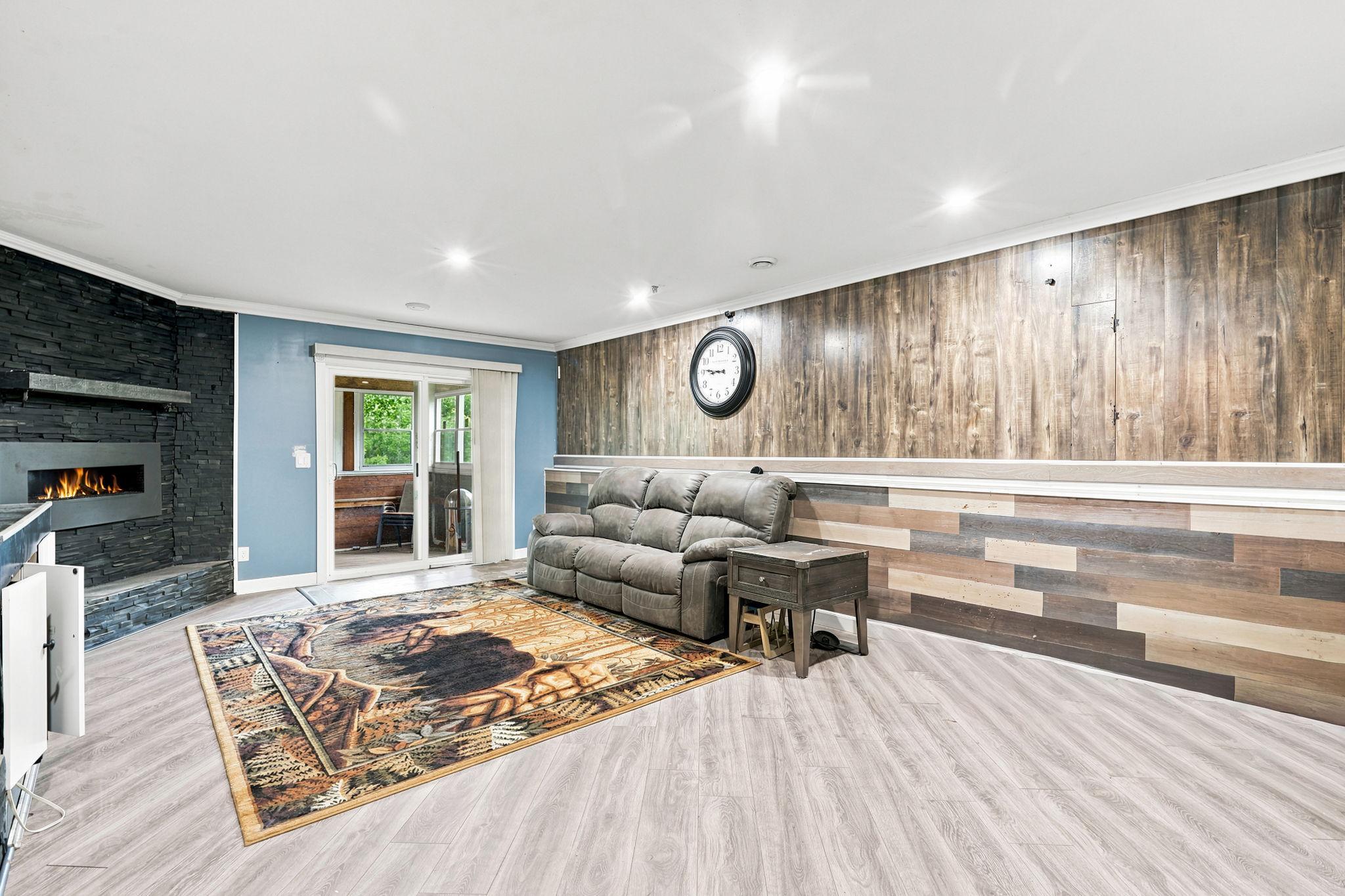 Spacious Walkout Family Room