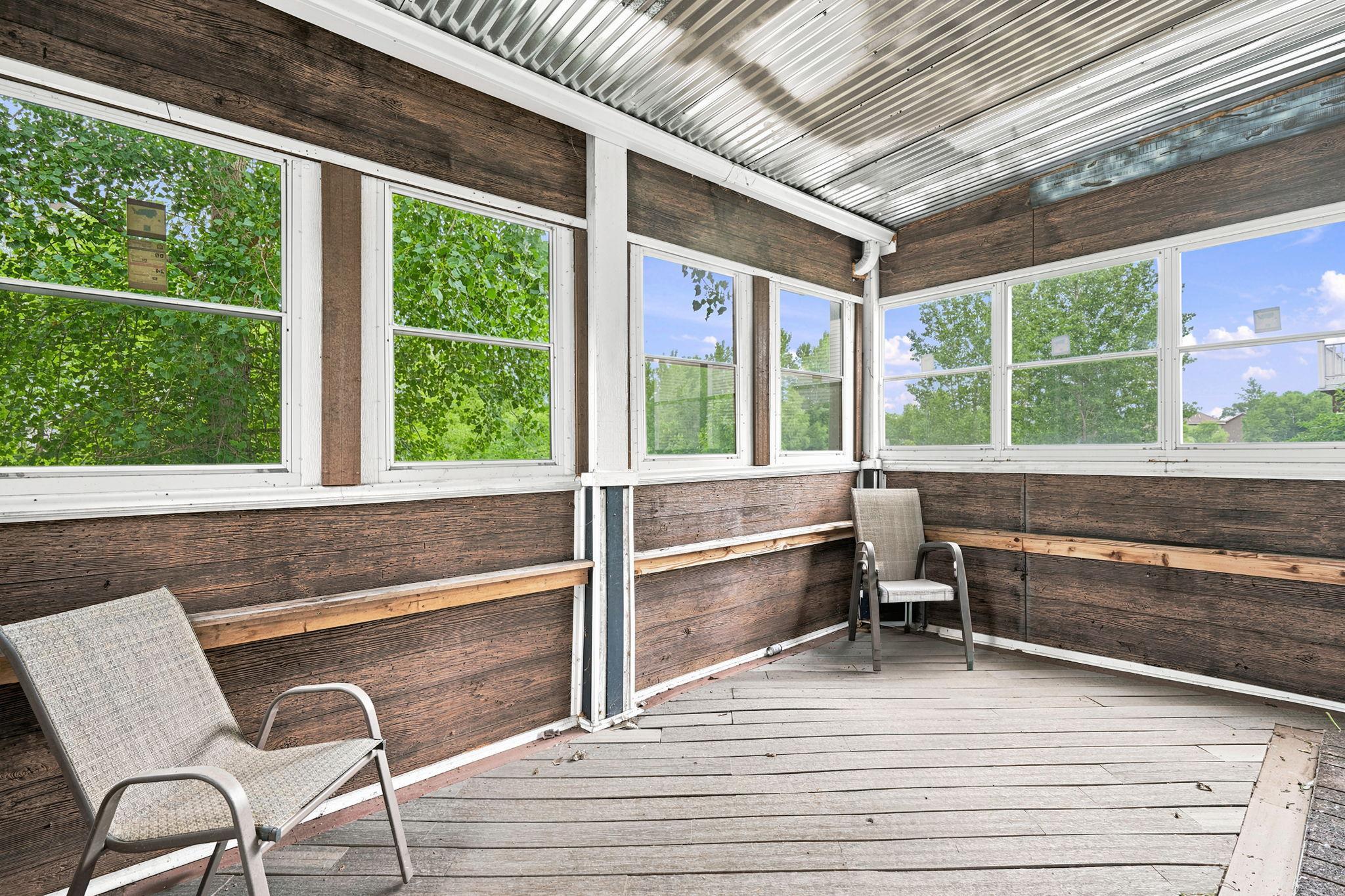 Relax and Unwind in the Inviting 3-Season Porch
