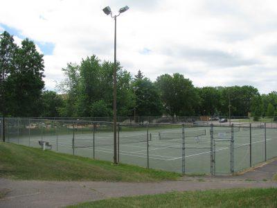 Pickleball/tennis courts