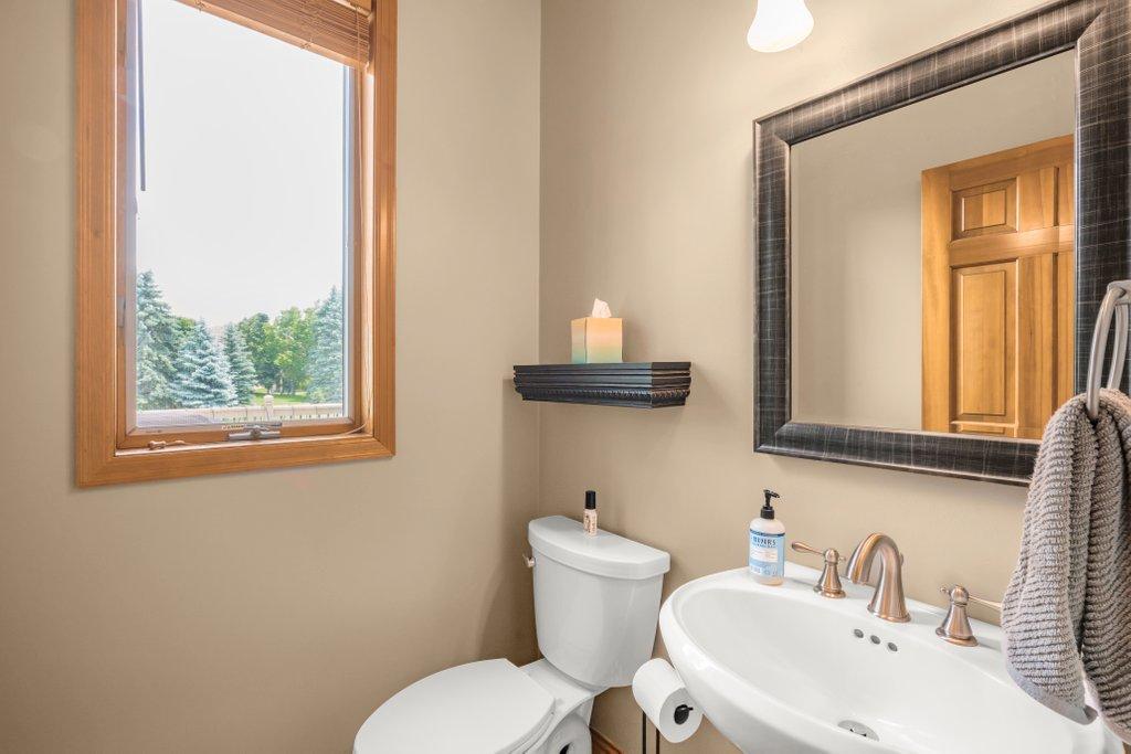 Main 1/2 Bathroom