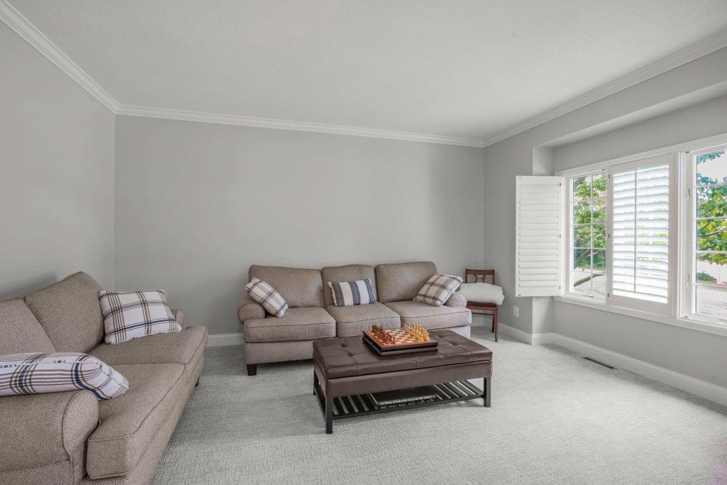 Front formal sitting room