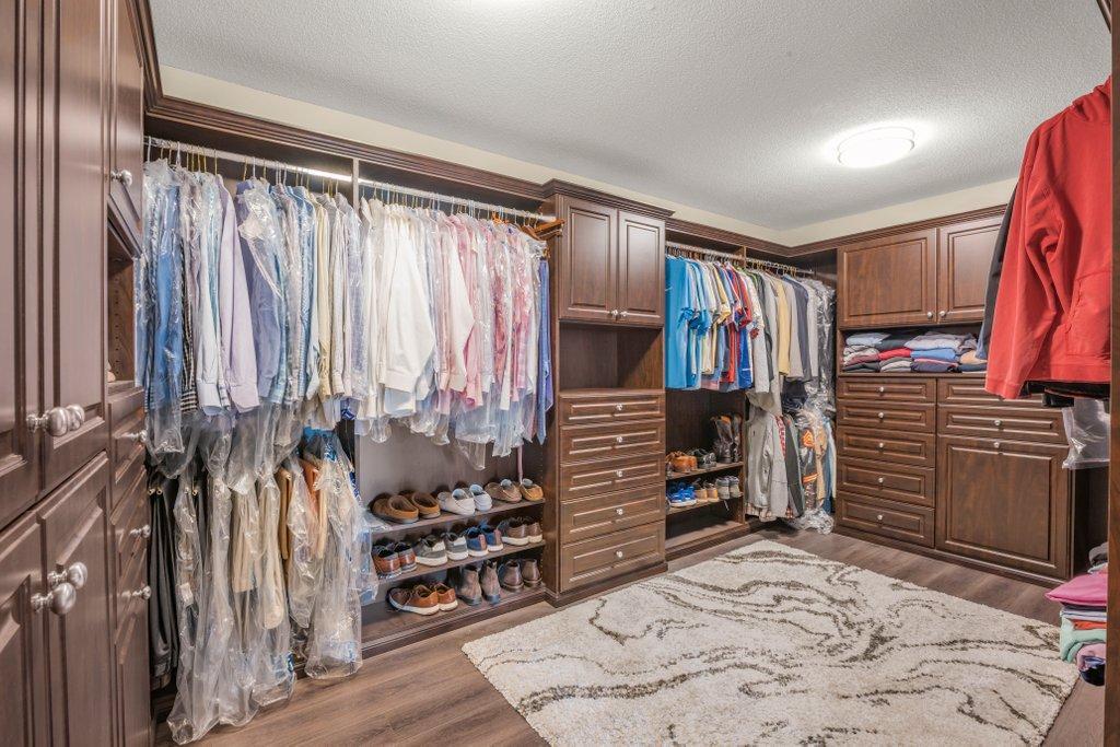 Dream closet w/hardwood floors