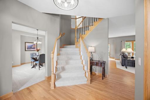 700 Mcfaddens Trail, Eagan, MN 55123