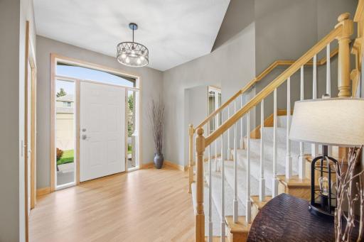 700 Mcfaddens Trail, Eagan, MN 55123