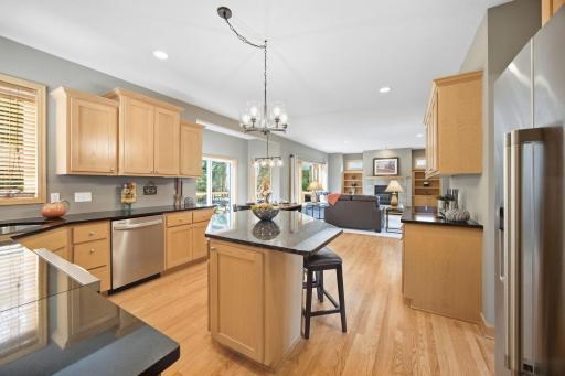 700 Mcfaddens Trail, Eagan, MN 55123