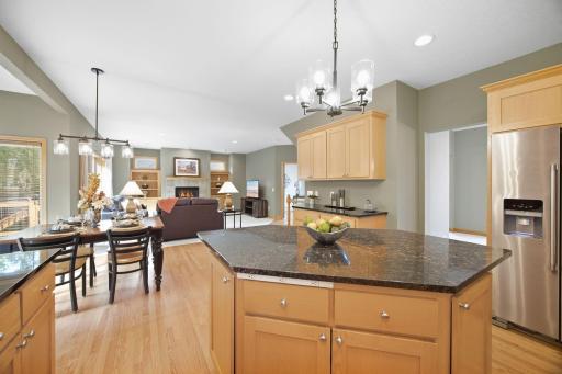 700 Mcfaddens Trail, Eagan, MN 55123